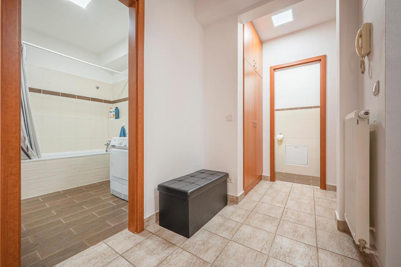 Modern Apartment With Garage Budapeşte Dış mekan fotoğraf